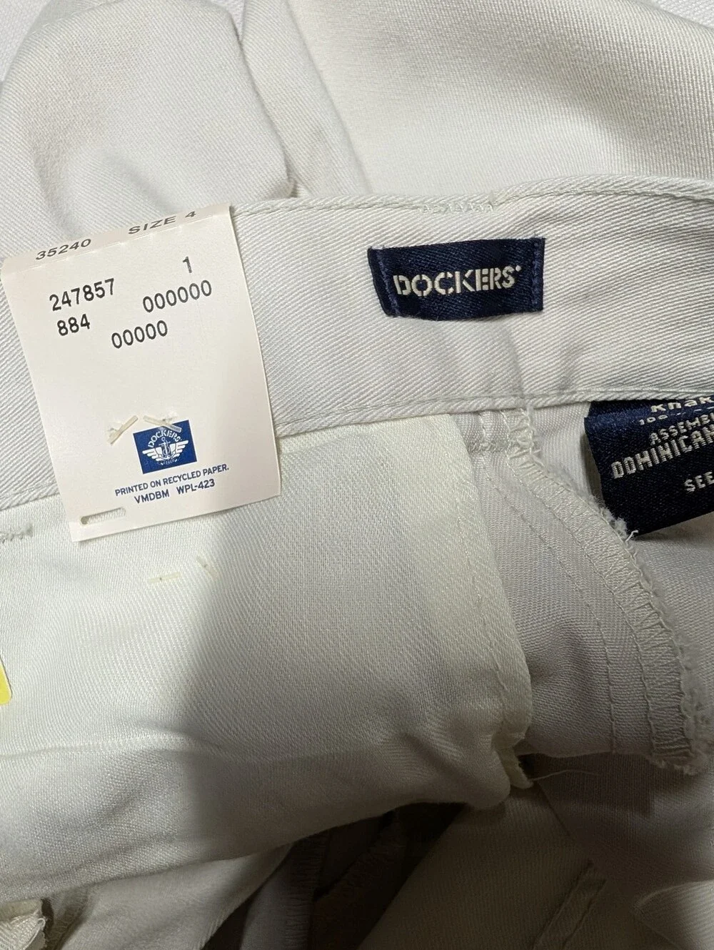 NWT Dockers Classic Khaki Shorts Pleated No Wrinkles Beige Size 4